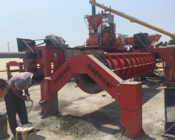 悬辊式水泥制管机械主机