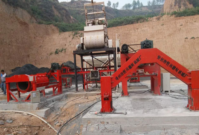 悬辊式水泥制管机械主机