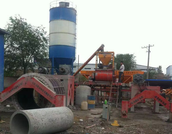 悬辊式水泥制管机械主机