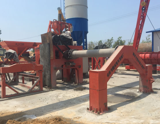 悬辊式水泥制管机械主机