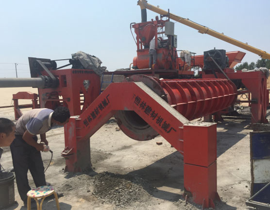 悬辊式水泥制管机械主机