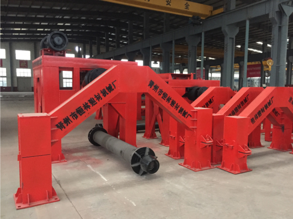 悬辊式水泥制管机械主机